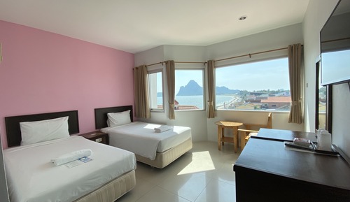 Standard Twin Room with Seaview