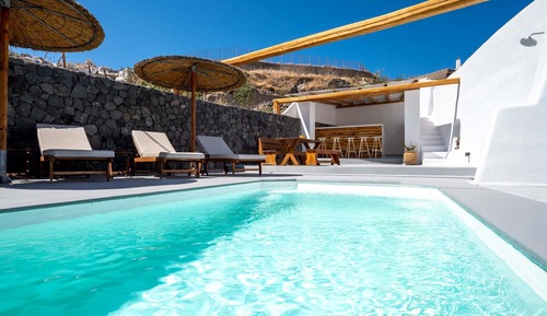 Cave Villa with Shared Plunge Pool - Samarina
