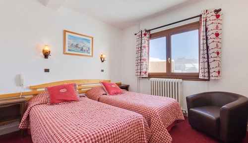 Habitación estándar con 1 cama doble o 2 individuales, 1 habitación, vistas a la ciudad