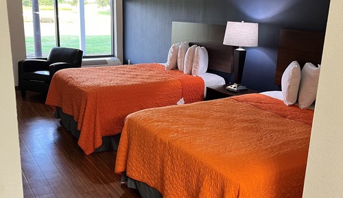 Habitación básica doble, 2 camas dobles, accesible para personas con discapacidad