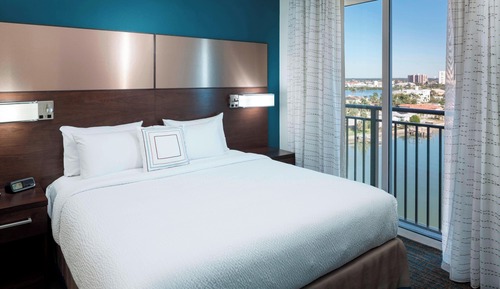 Estudio, 1 cama de matrimonio grande con sofá cama, balcón