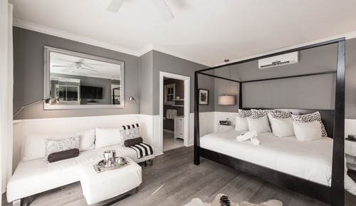 Suite estudio superior, 1 cama de matrimonio grande con sofá cama, junto a la piscina (Room 15)