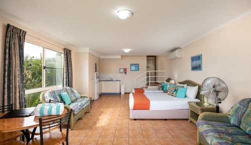 Apartamento familiar, 1 habitación, balcón, vistas al puerto deportivo
