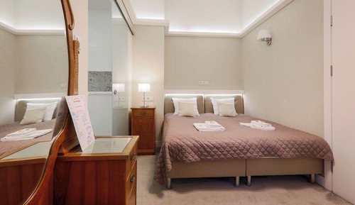 Apartamento romántico, 1 cama de matrimonio grande, balcón