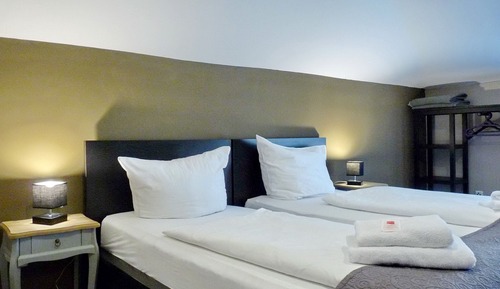 Habitación con 1 cama doble o 2 individuales, baño privado