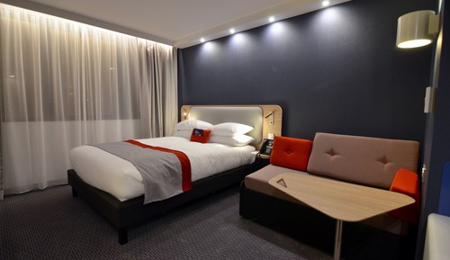 Habitación estándar, 1 cama doble con sofá cama (Airport View)