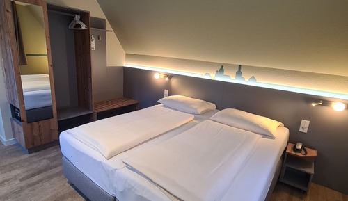Habitación con 1 cama doble o 2 individuales, en edificio anexo