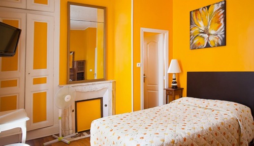 Habitación Confort doble, bañera de hidromasaje (Camomille)