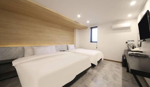 Habitación Business con 2 camas individuales, varias camas
