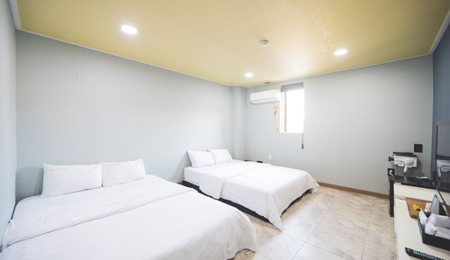 Habitación tradicional, varias camas