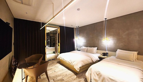 PremierDeluxeTwinB(ExtraBedKRW 20000on-site,mixed-gender not allowed for 3 or more pax/Freebreakfast