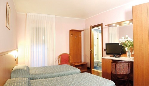 Habitación con 1 cama doble o 2 individuales, balcón