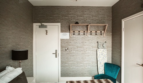 Habitación estándar con 1 cama doble o 2 individuales, baño privado, vistas al jardín