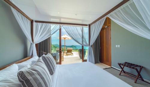 Villa familiar, 5 habitaciones, piscina privada, vistas al mar