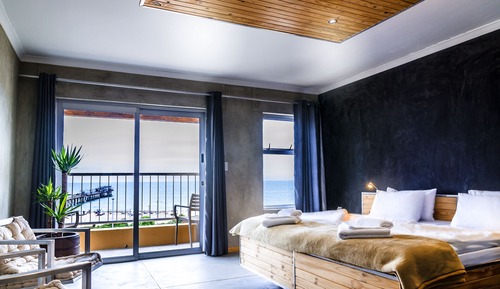 Habitación superior con 1 cama doble o 2 individuales, vistas al mar, mirando al mar