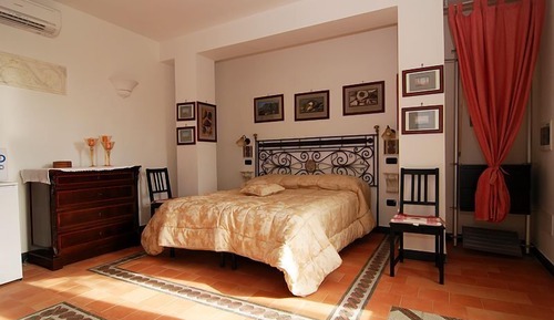 Estudio, vistas al jardín
