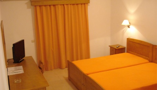 Habitación con 1 cama doble o 2 individuales, balcón