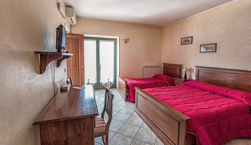 Habitación triple, vistas a la montaña
