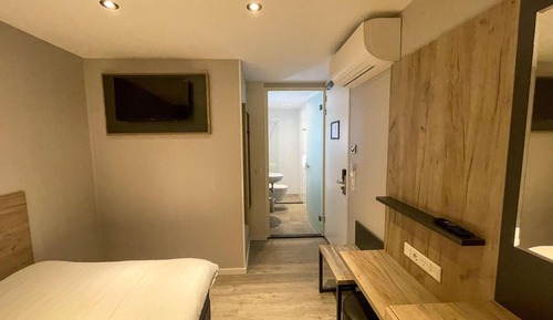 Habitación doble (small, without window)