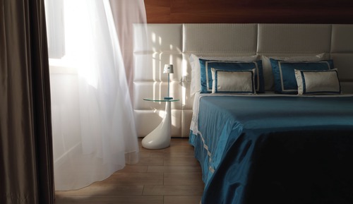 Habitación estándar con 1 cama doble o 2 individuales, baño privado, vistas al jardín