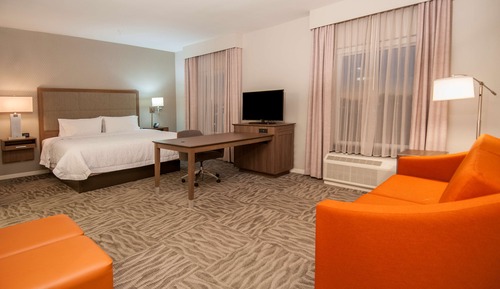 Estudio, 1 cama de matrimonio grande con sofá cama, frigorífico y microondas (Wet bar)