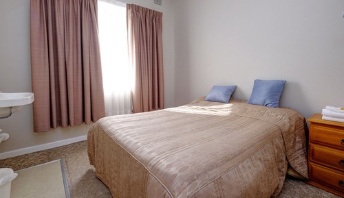 Habitación básica doble, 1 cama doble, baño compartido