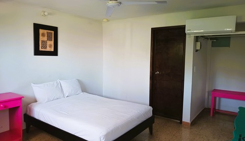 Habitación individual económica, varias camas, baño privado