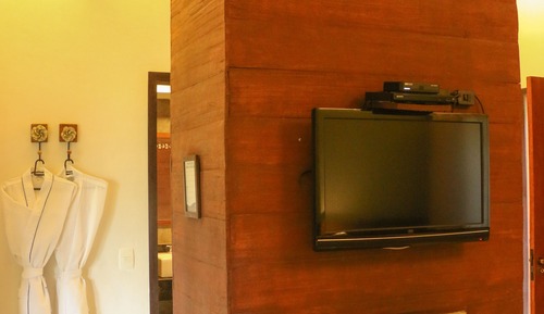 Habitación romántica doble, 1 cama doble, baño privado, en la zona del jardín