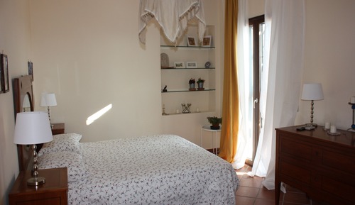 Habitación clásica con 1 cama doble o 2 individuales, baño privado, vistas a la piscina