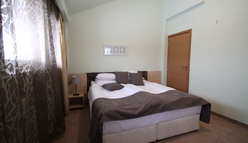 Apartamento, 2 habitaciones, balcón, vistas a la montaña
