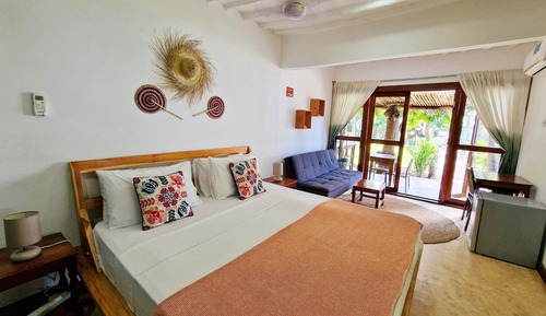 Habitación Deluxe doble, 1 cama de matrimonio con sofá cama, vistas al mar, junto a la piscina