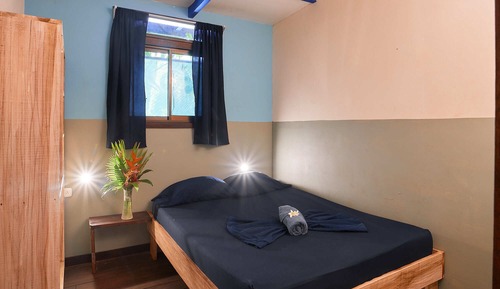 Habitación básica doble, 1 cama doble, baño compartido
