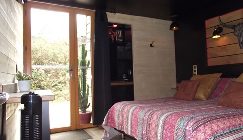 Habitación de diseño doble, 1 cama de matrimonio, no fumadores, vistas al patio (2 persons)
