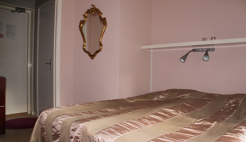 Habitación doble, 1 cama doble o 2 individuales, baño privado