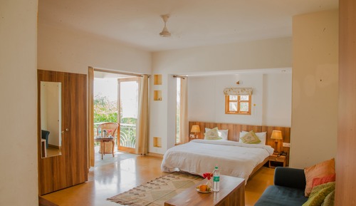 Habitación estándar con 1 cama doble o 2 individuales, vistas al jardín
