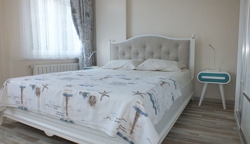 303 Superior Apart Daire