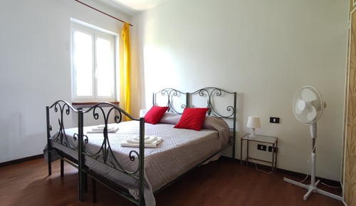 Habitación económica con 1 cama doble o 2 individuales, no fumadores, vistas a la colina