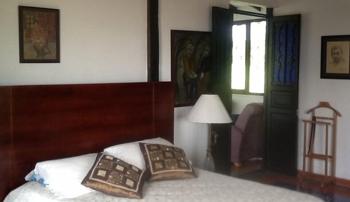 Habitación panorámica, varias camas, balcón, vistas a la montaña