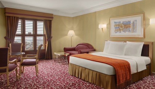 Premium Room Partial Kaaba View with One King Bed