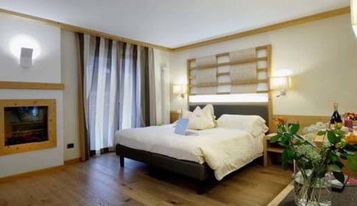 Habitación superior con 1 cama doble o 2 individuales, balcón