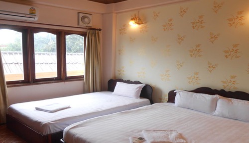 Standard Triple Room 