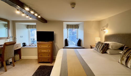 Habitación superior con 1 cama doble o 2 individuales, baño privado (Room 1 Conwy)