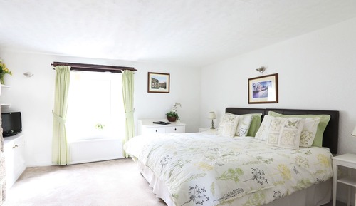 Habitación con 1 cama doble o 2 individuales, baño privado