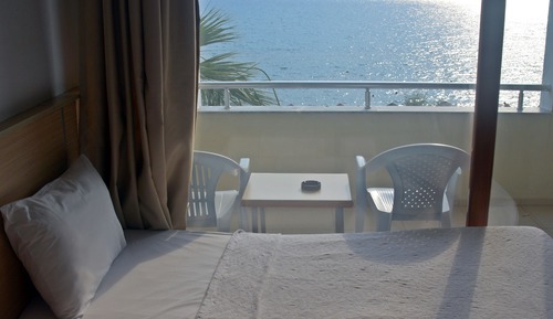Habitación estándar con 1 cama doble o 2 individuales, no fumadores, vistas al mar