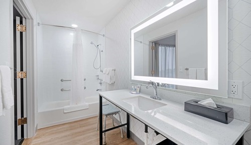 Habitación, varias camas, accesible para personas con discapacidad (Mobility, Accessible Tub)