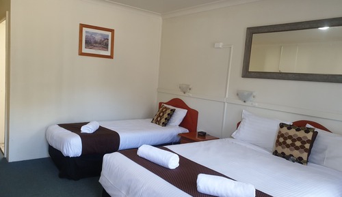 Habitación, varias camas