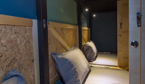 Dormitorio compartido económico, dormitorio mixto