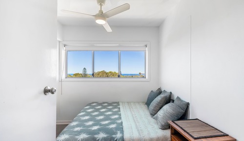 Apartamento económico, 3 habitaciones, vistas al mar