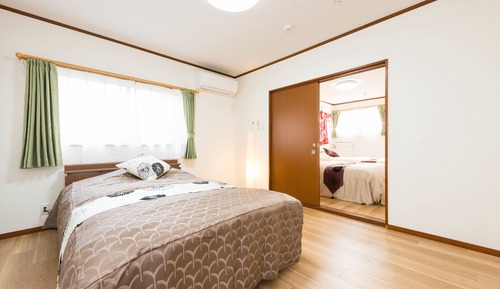 Casa familiar, 4 habitaciones, 2 baños