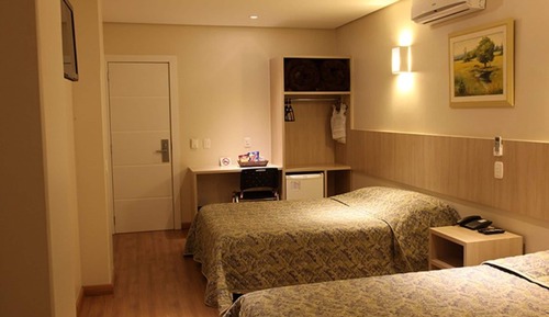 Quarto Duplo
